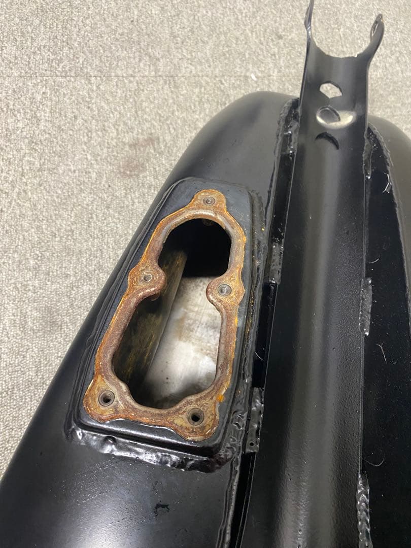 スポーツスター　インジェクション車用　カスタムタンク　凹み　えぐり　錆有