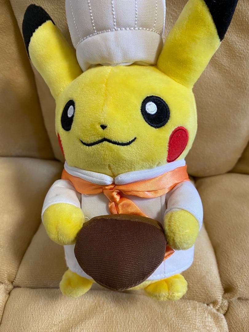 シェフの服を着たピカチュウ ぬいぐるみ