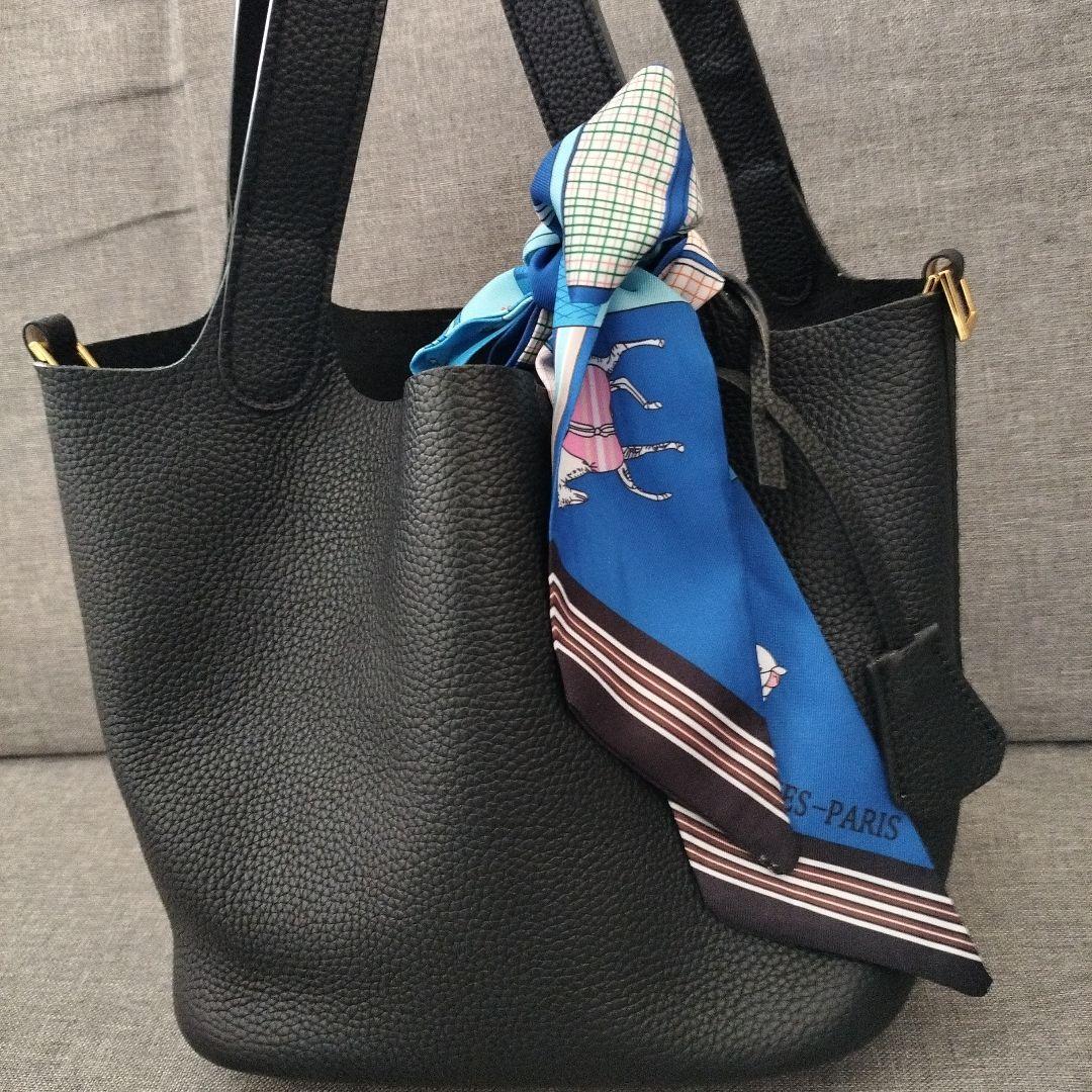 ブラックレザー ハンドバッグ スカーフ付き