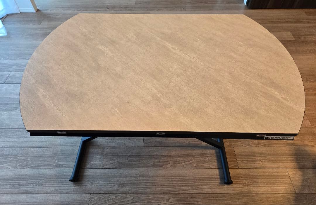 ニトリ バタフライ昇降ダイニングテーブル