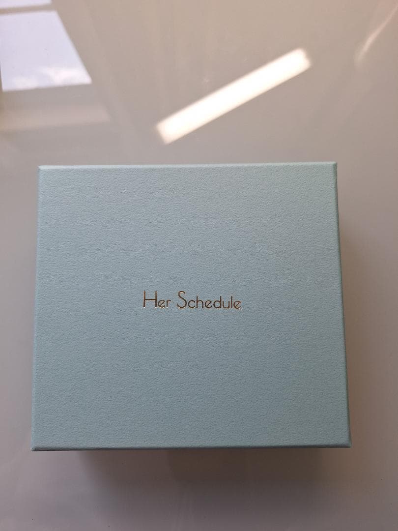 パールエナメル 二つ折り財布