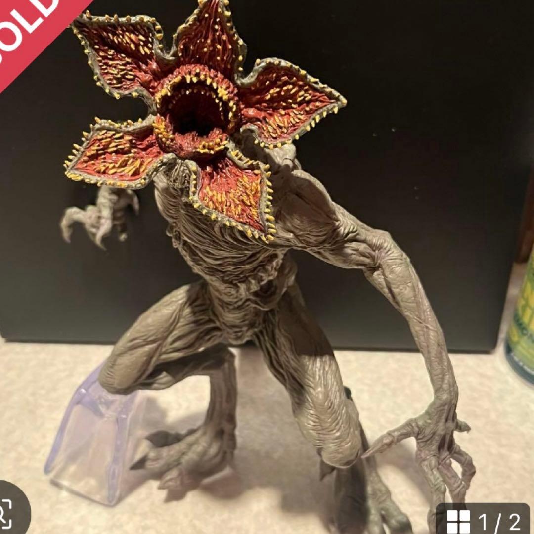 なページ　デモゴルゴンフィギュア