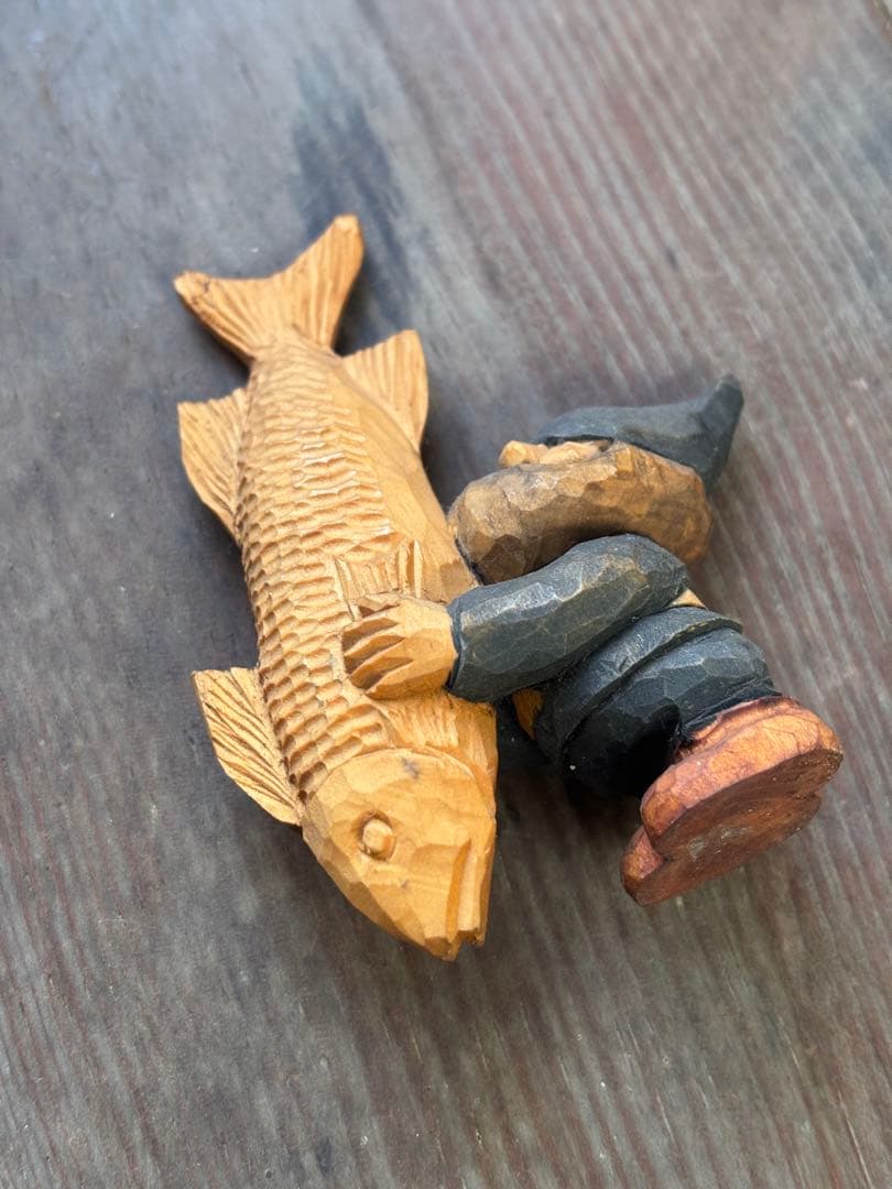 藤岡孝一 木彫 ポルックス 小人 魚を抱える小人 a 北海道作家　彫刻