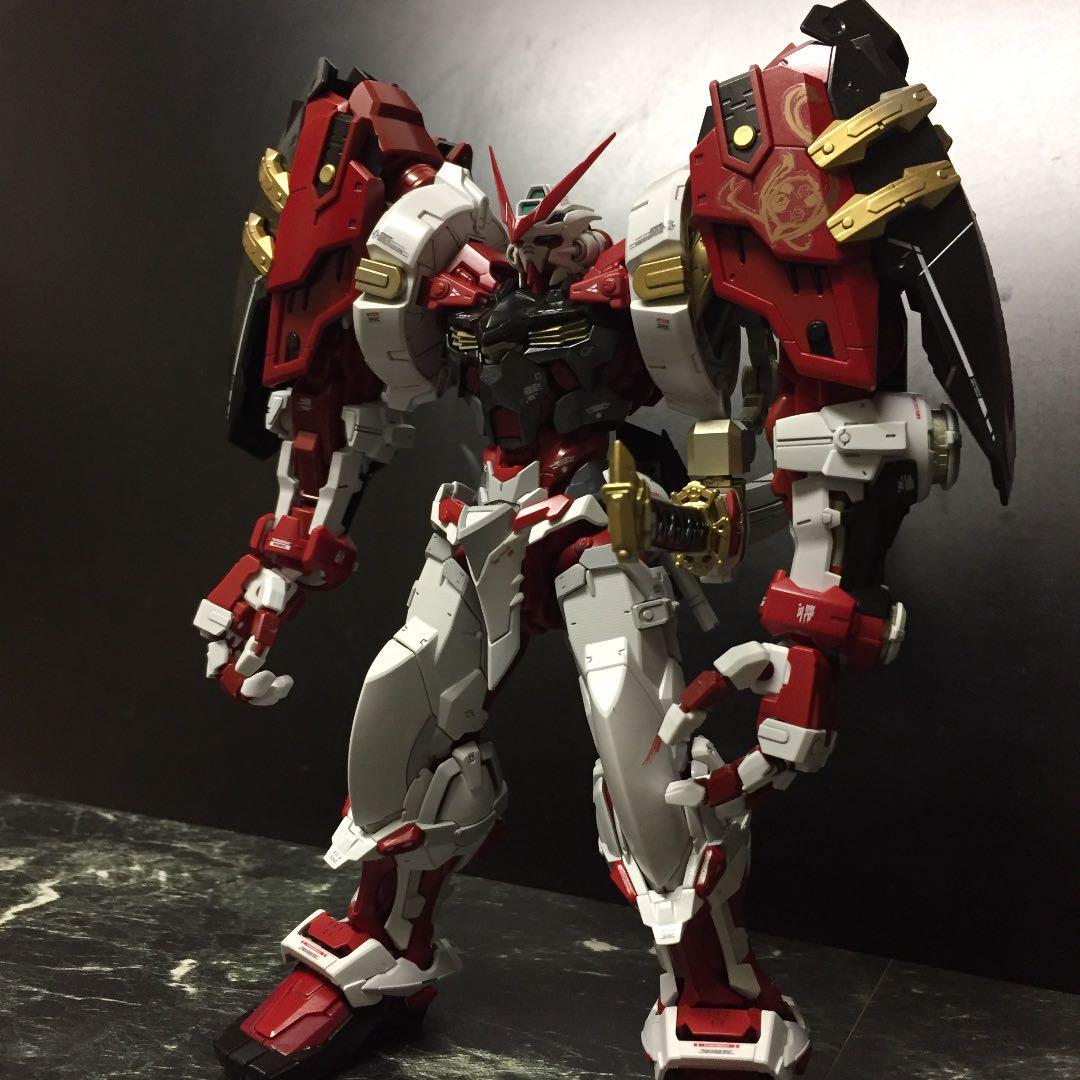 ガンプラ完成品　ガンダムアストレイレッドフレームパワードレッド　プラモデル完成品