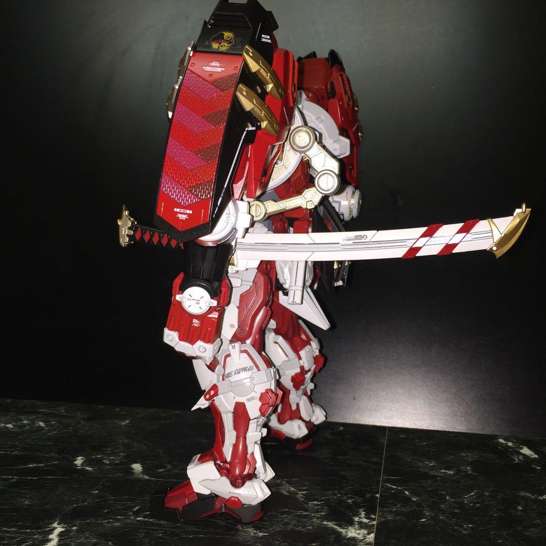 ガンプラ完成品　ガンダムアストレイレッドフレームパワードレッド　プラモデル完成品