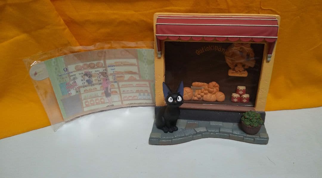 ジブリ 魔女の宅急便 2024年ジオラマカレンダー グーチョキパン店の店先