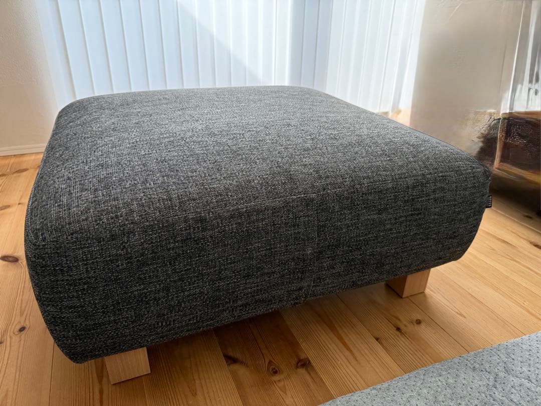 NOYES Decibel C4　オットマン