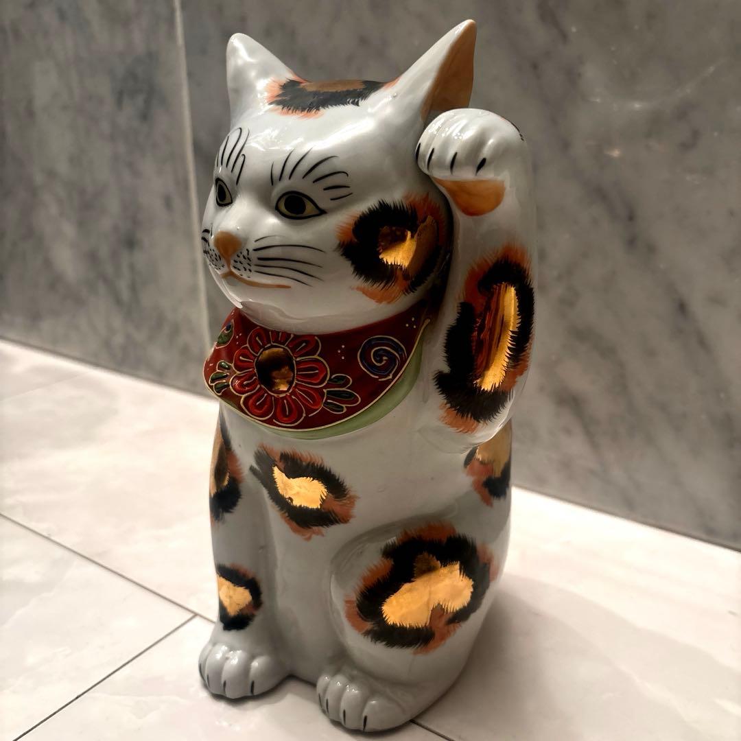アンティーク九谷焼妖艶な瞳や九谷焼独特の金彩や色彩が美しい存在感抜群招き猫