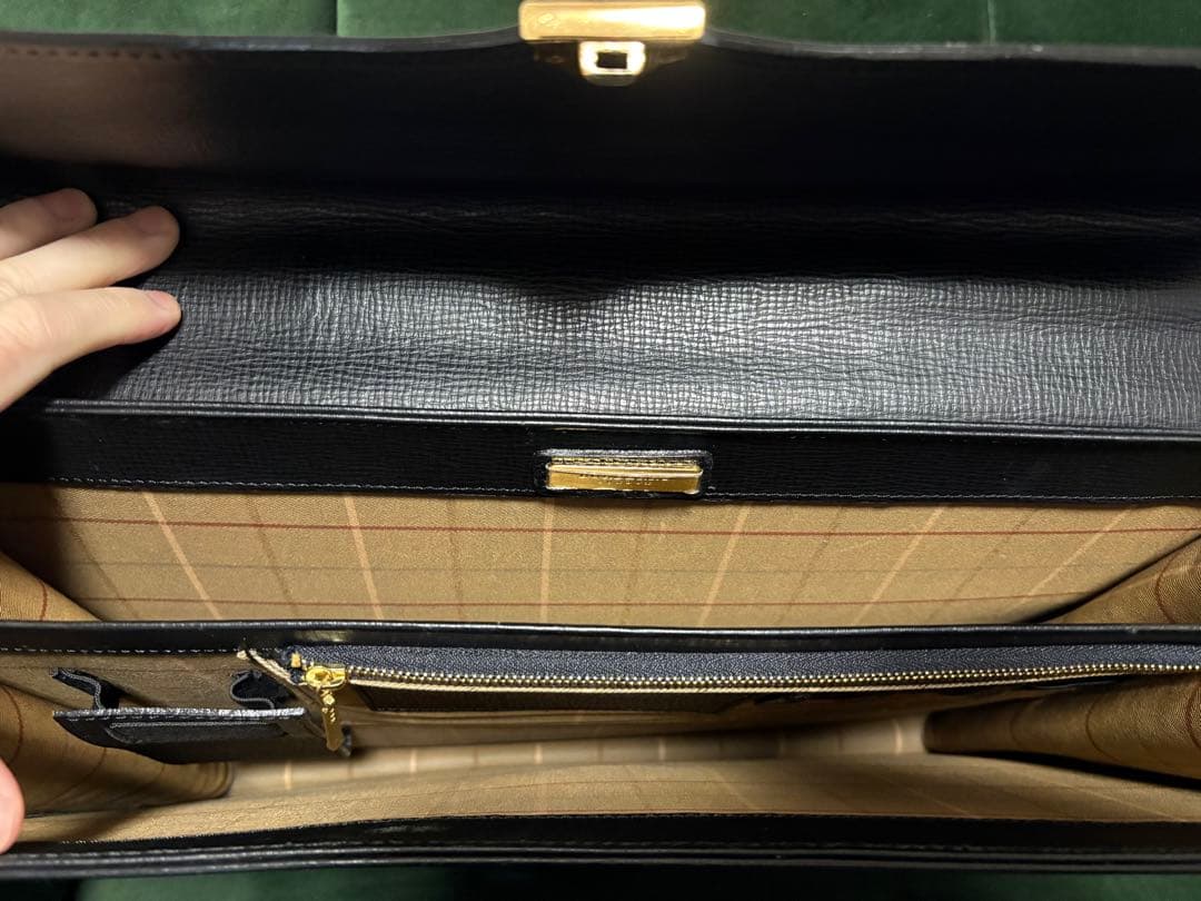 バーバリー　Burberry レザーブリーフケース　ビジネスバック　ダレスバッグ