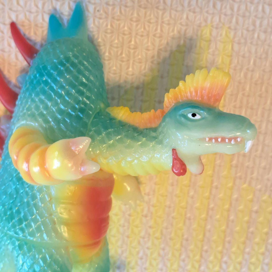 ウルトラマンシリーズ 怪獣　フェミゴン　ソフビフィギュア　ビンテージ　蓄光成型