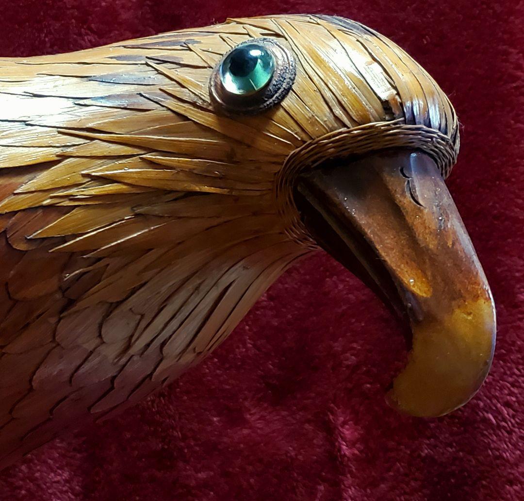 【超絶技巧】骨格や筋肉までも見事に再現『竹根に佇む竹製のオジロワシ』高さ50cm