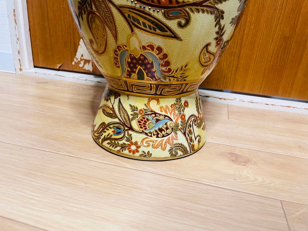 中国壺 飾り壺 中国製 チャイニーズ MADEINCHINA 大きい　ゴールド