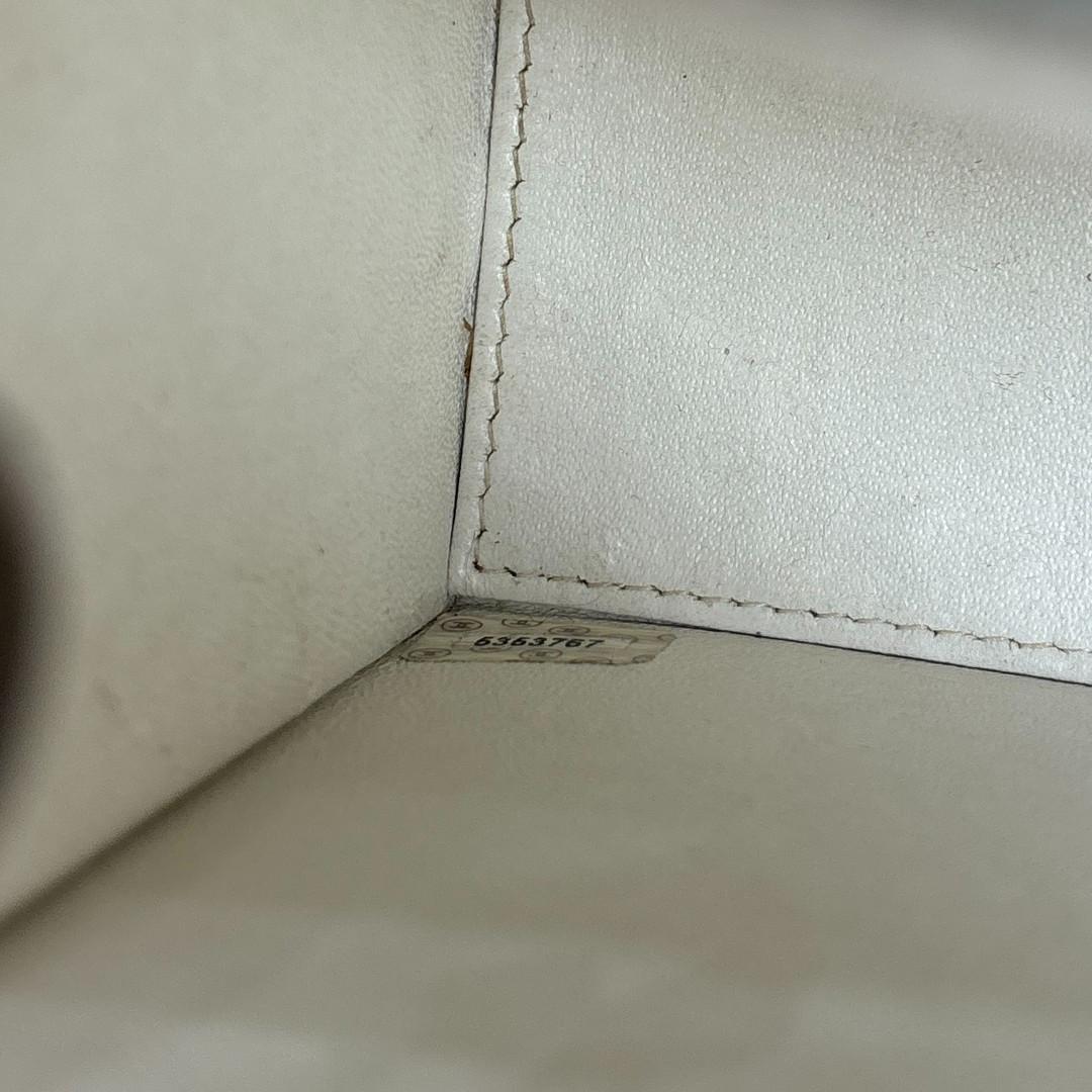 超極美品 シャネル キャビアスキン ショルダーバッグ ターンロック ホワイト