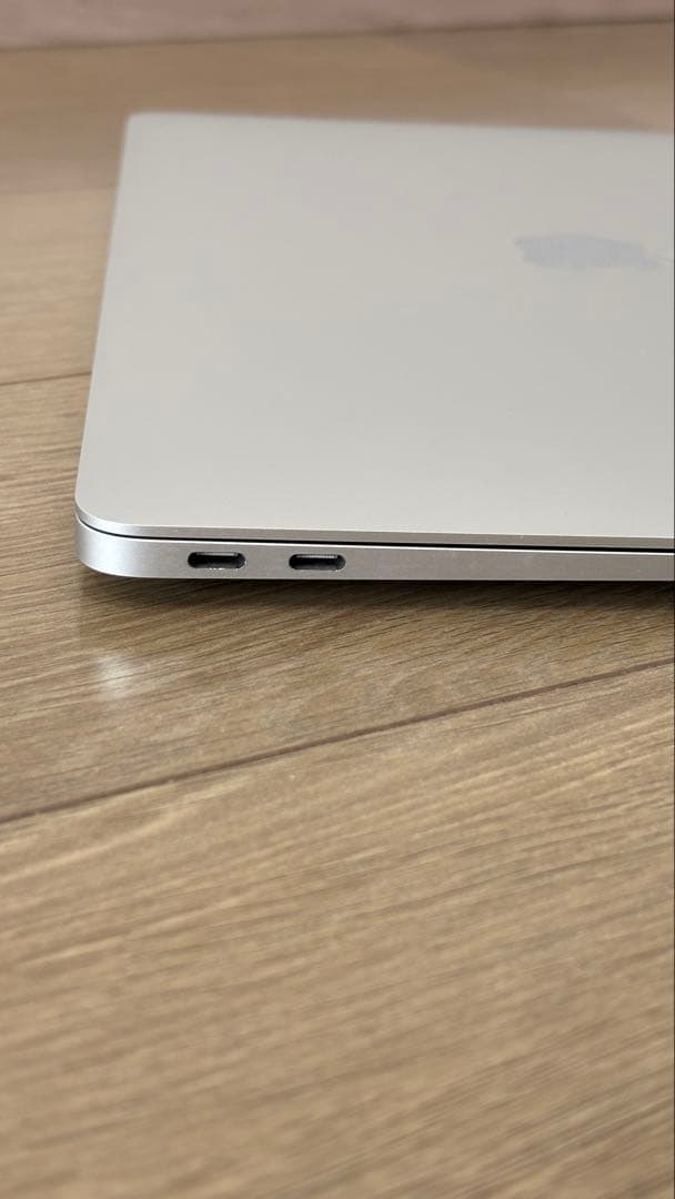 MacBook本体 MacBook AIR RAM8GB SSD256