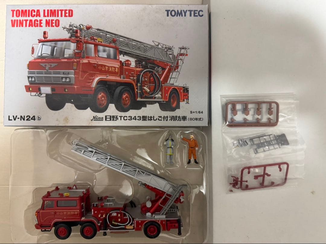 日野TC343型はしご付消防車（80年式）経年劣化、ミラー破損有