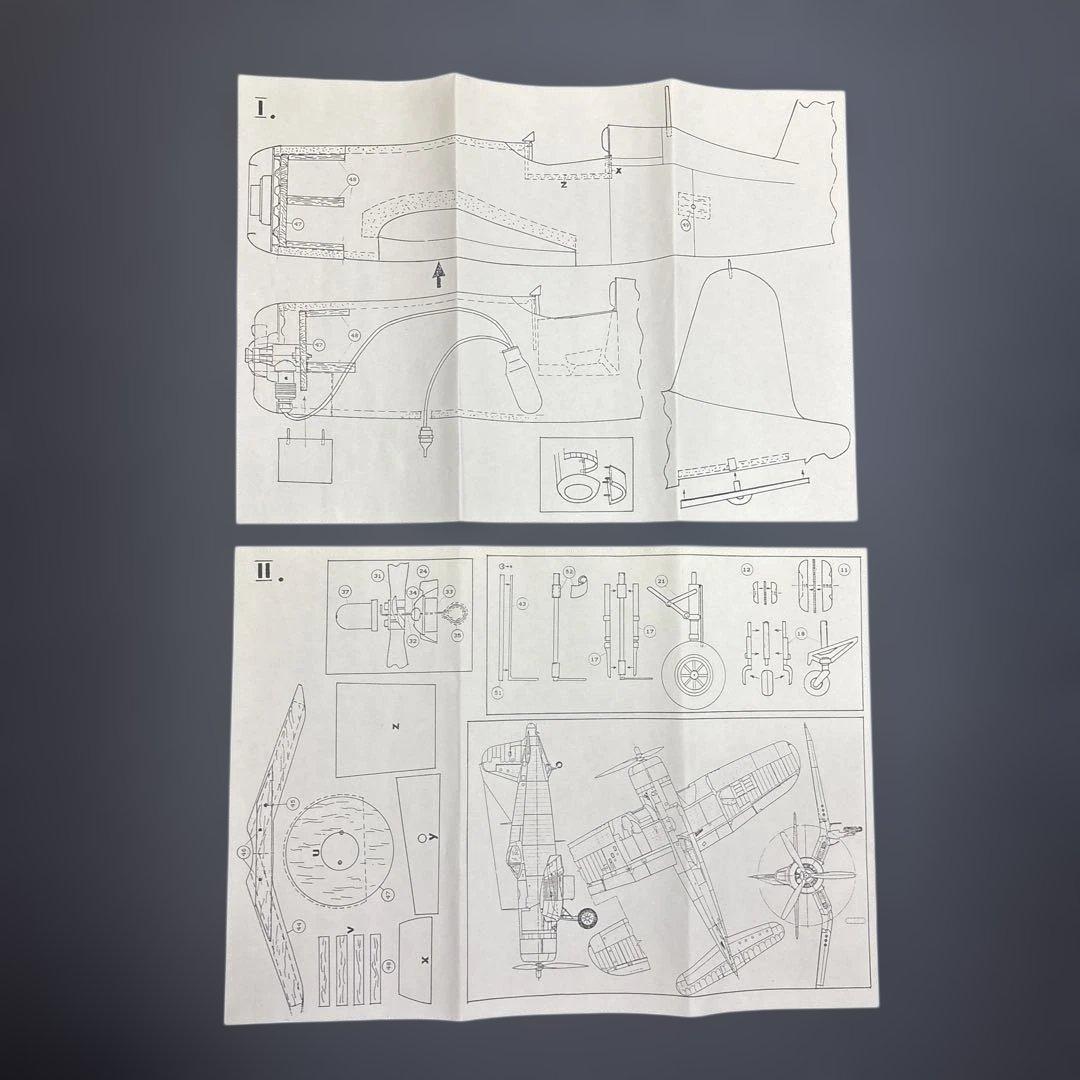 フライングスタイロ社 F4U-1 Corsair 1/20 組み立てキット