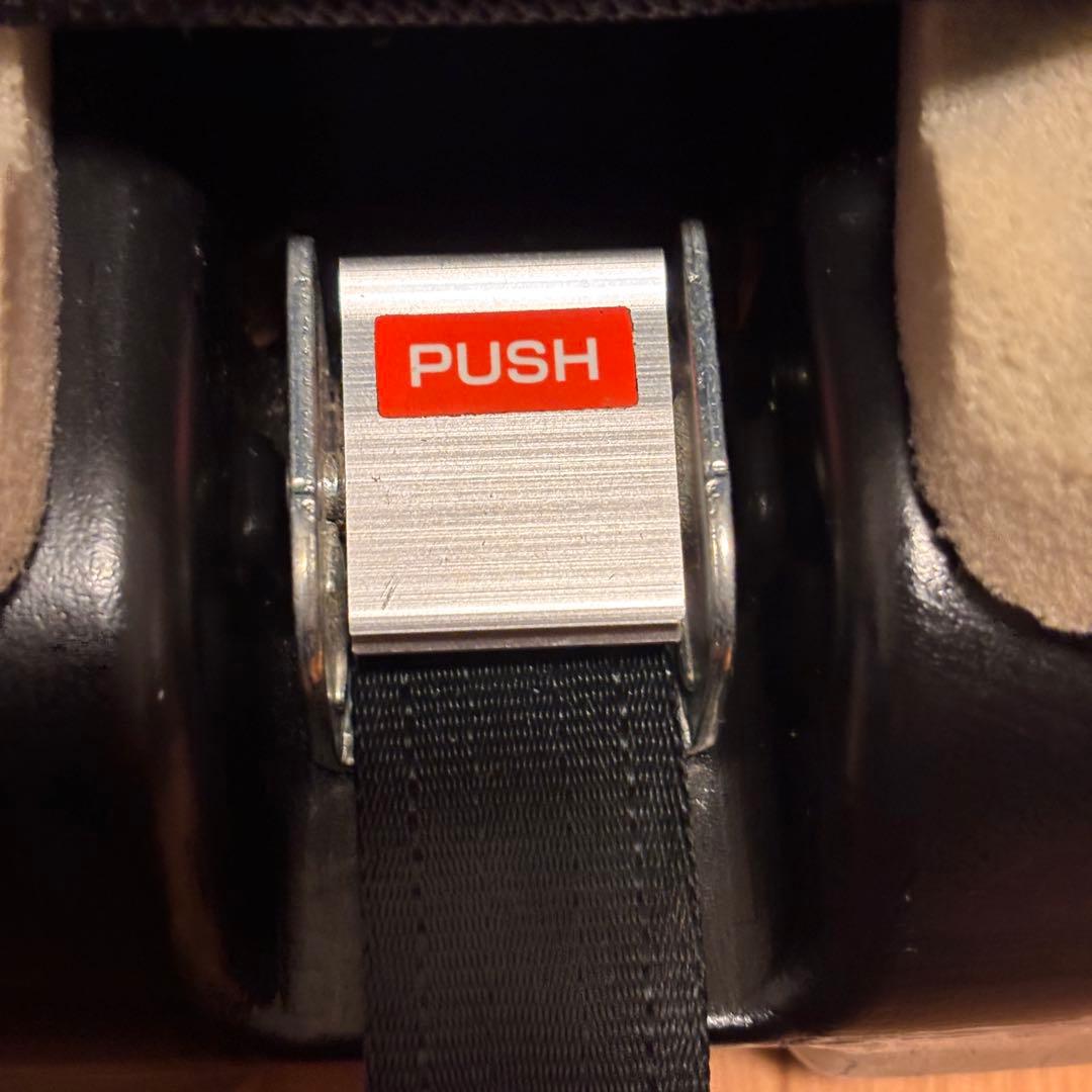 【美品】Combi チャイルドシート ブラック ジョイトリップエアスルーGG