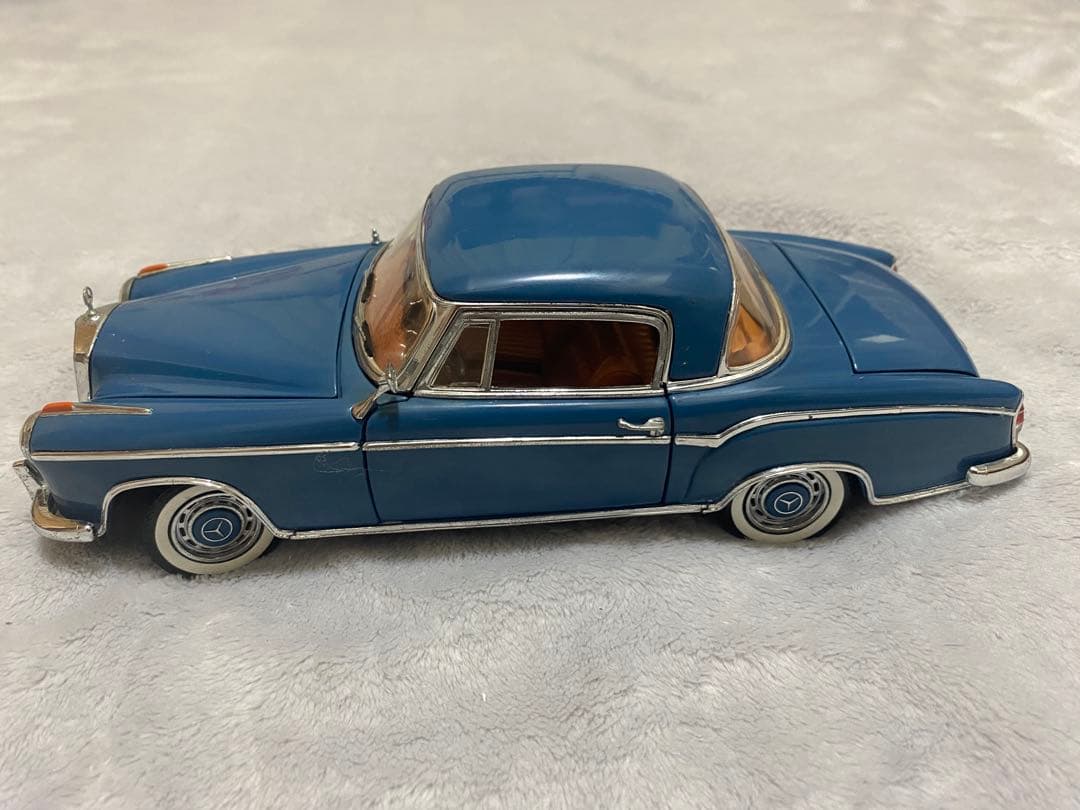 ミニカー Sun Star Mercedes-Benz 220SE 1/18