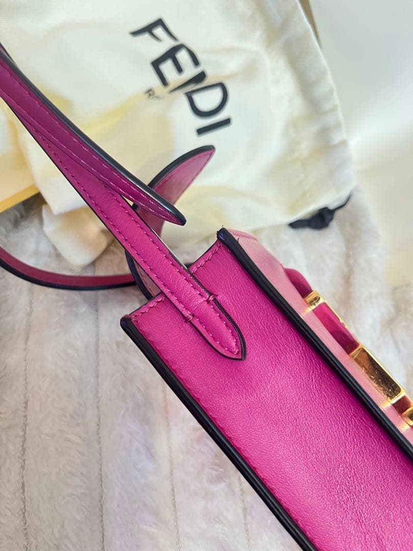 FENDI フェンディ 携帯ポーチ フォンポーチ ピンク　　ショルダーバッグ