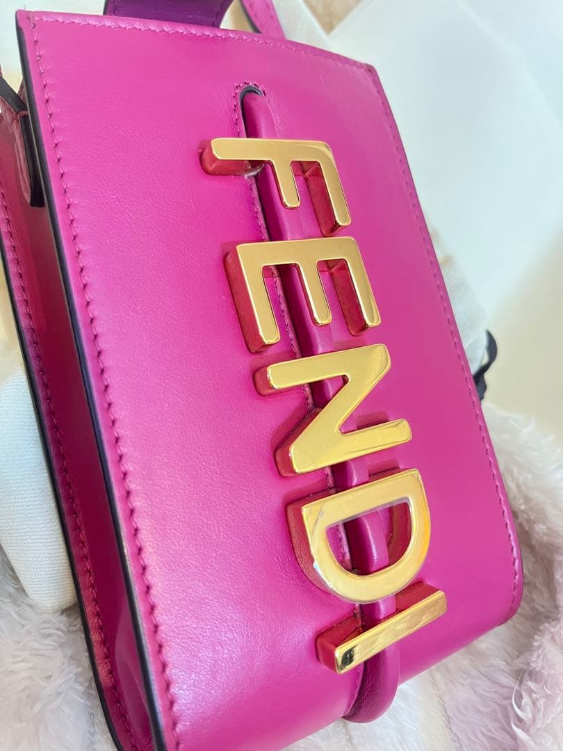 FENDI フェンディ 携帯ポーチ フォンポーチ ピンク　　ショルダーバッグ