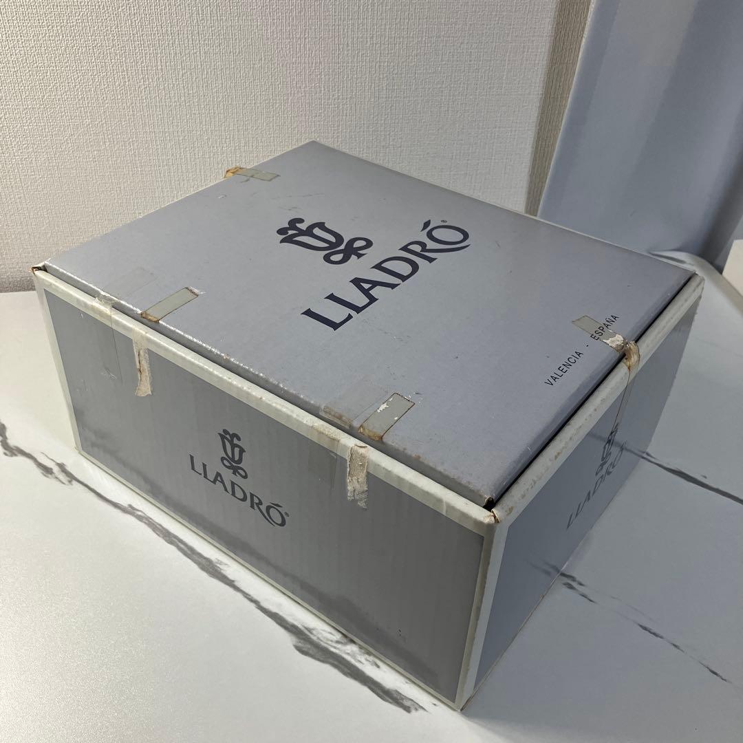 LLADRO リヤドロ 7612 日傘の女性と犬 ベンチ フィギュリン