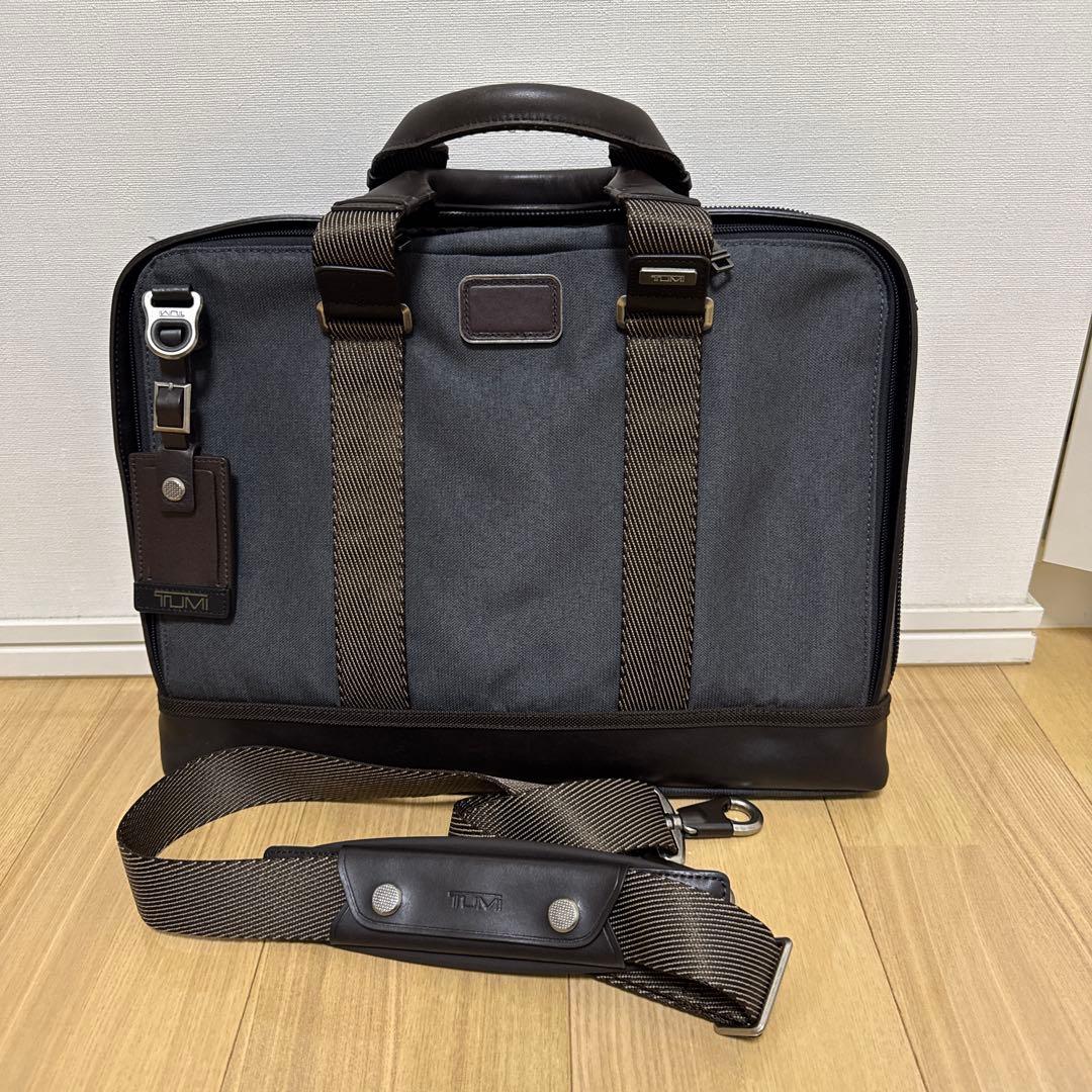 TUMI グレー/チャコール　ブリーフケース