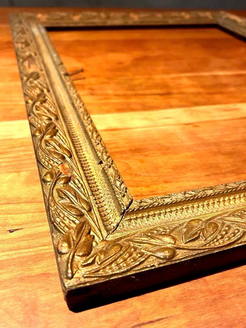 【アンティーク】くすんだゴールドの木製額縁　ヴィンテージフレーム