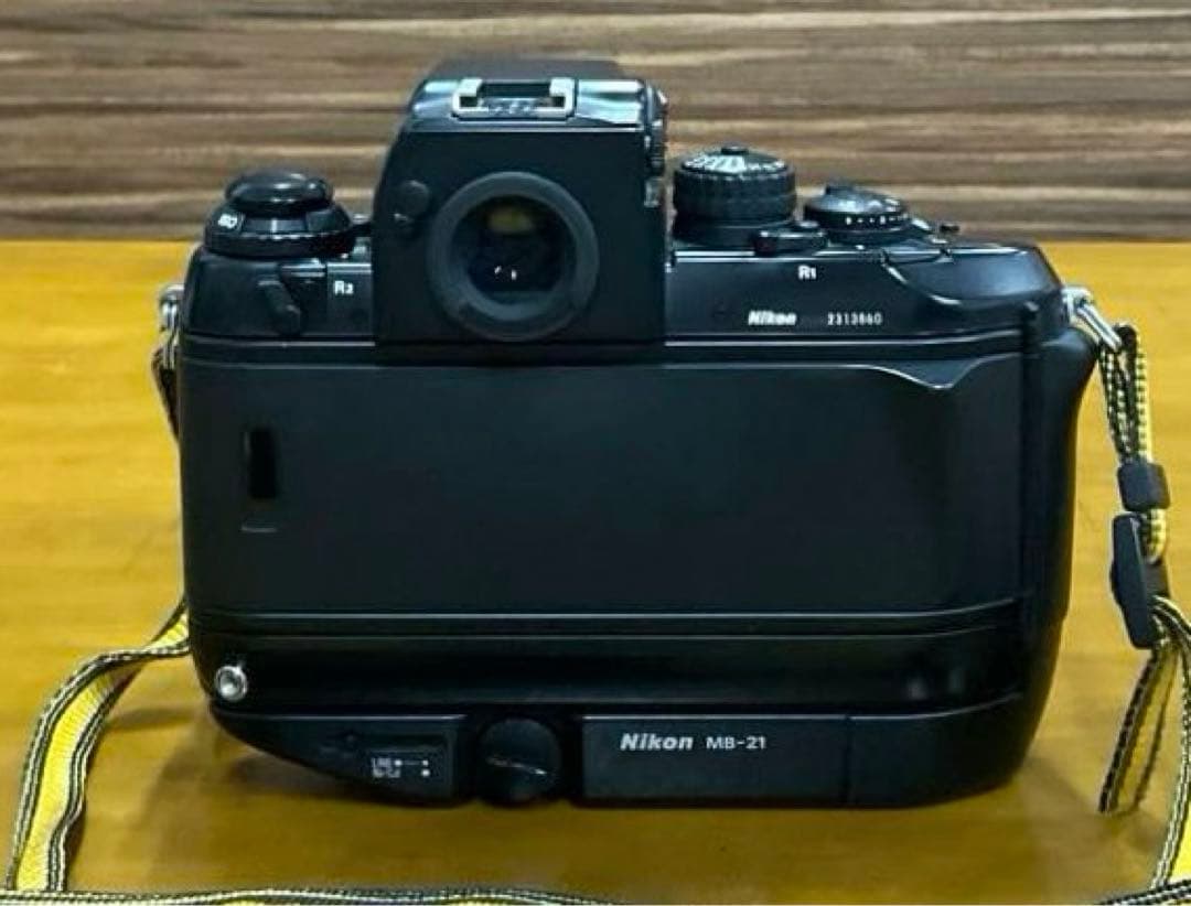 ニコン　一眼レフフィルムカメラ F4 ＆ バッテリーグリップ MB-21
