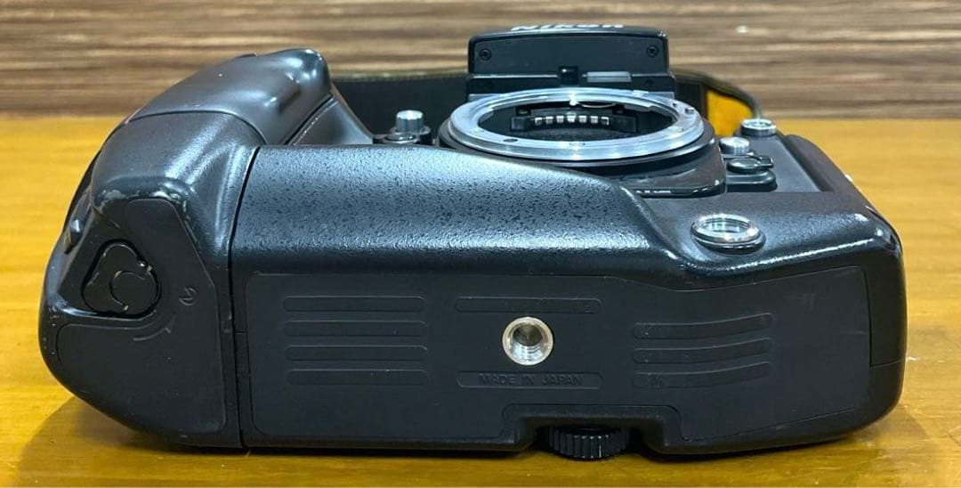 ニコン　一眼レフフィルムカメラ F4 ＆ バッテリーグリップ MB-21