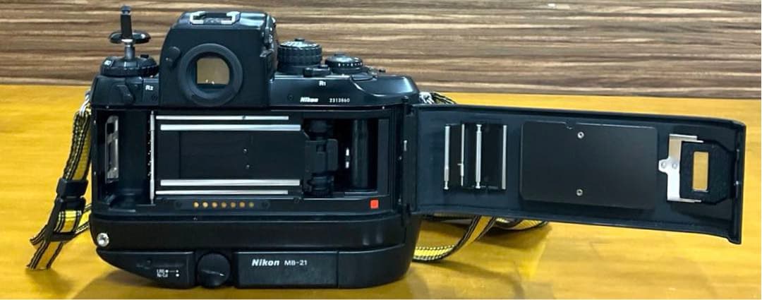 ニコン　一眼レフフィルムカメラ F4 ＆ バッテリーグリップ MB-21