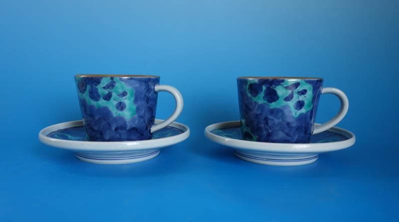 有田焼 染錦 源右衛門窯　青彩菊絵 カップ＆ソーサー 2客 碗皿  2431