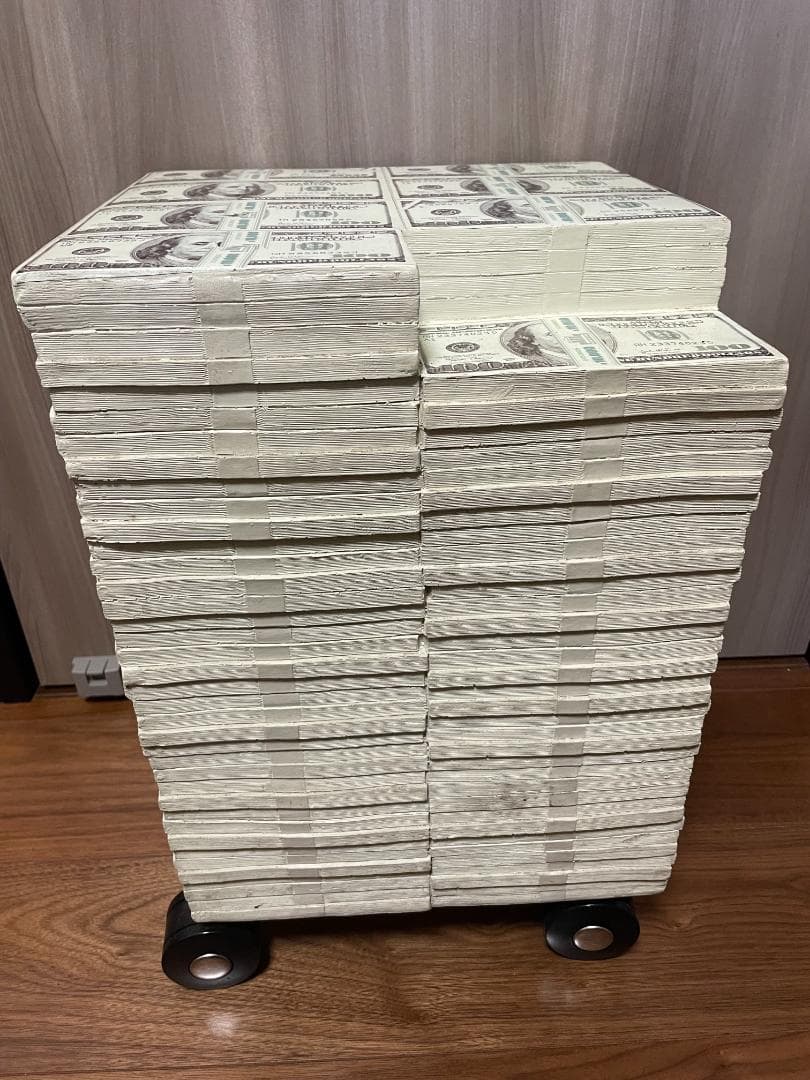 SO-4 300万$ 札束 スツール レジン製　イースね キャスター付き