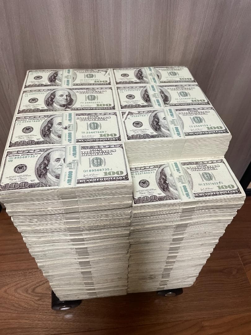 SO-4 300万$ 札束 スツール レジン製　イースね キャスター付き