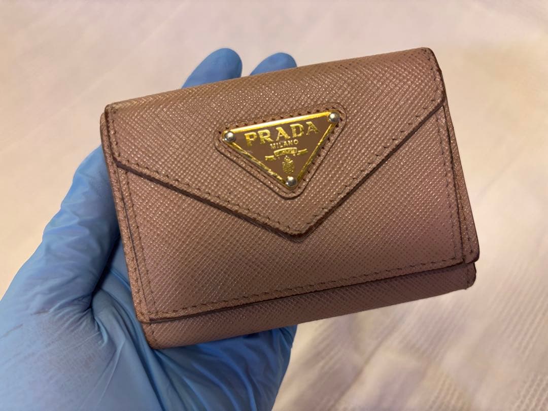 プラダ　コンパクト　三つ折り財布　ベージュ