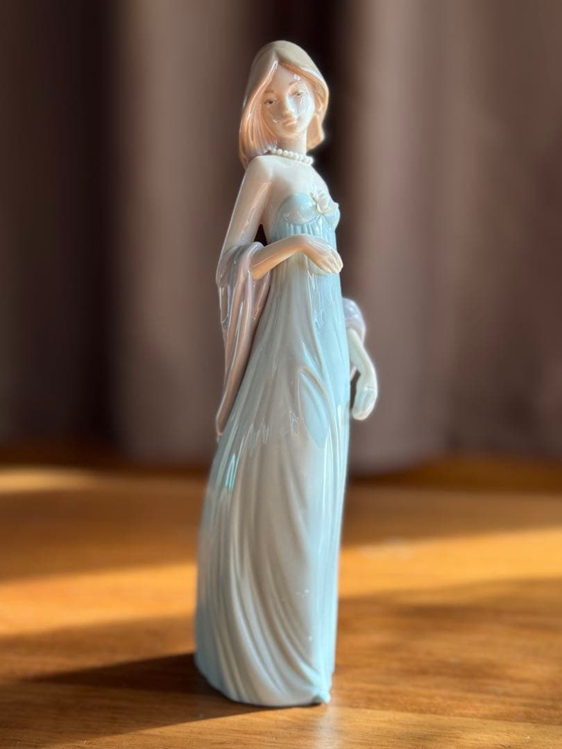 u*6様 リヤドロ　LLADRO 『少女』