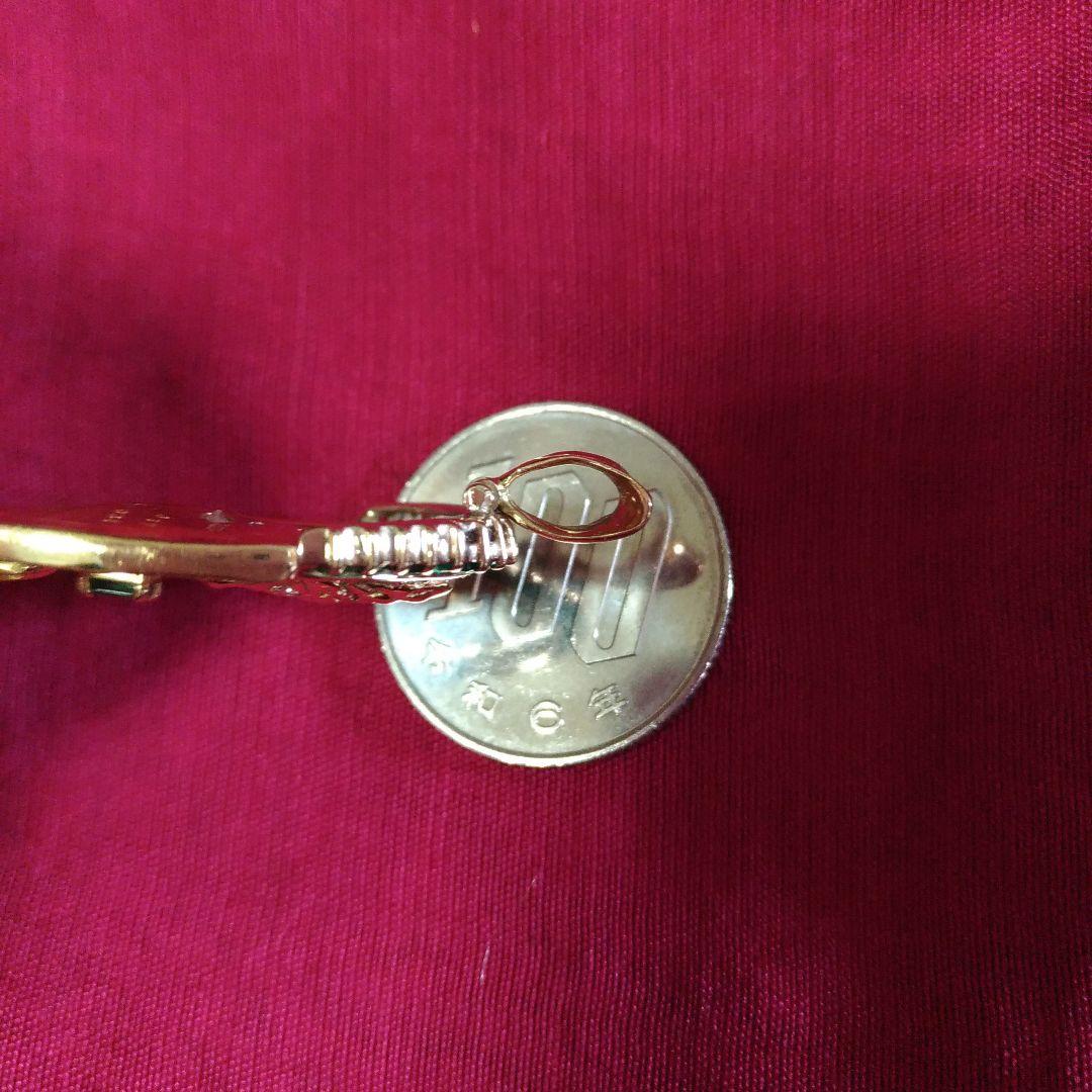 K18ペンダントトップ。菩薩像。仏様。ダイヤモンド。エメラルド。13.5g。中古