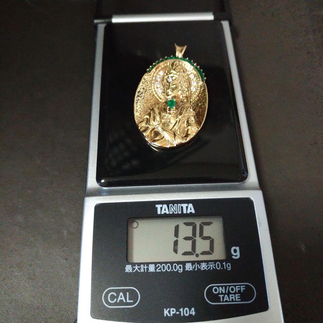 K18ペンダントトップ。菩薩像。仏様。ダイヤモンド。エメラルド。13.5g。中古