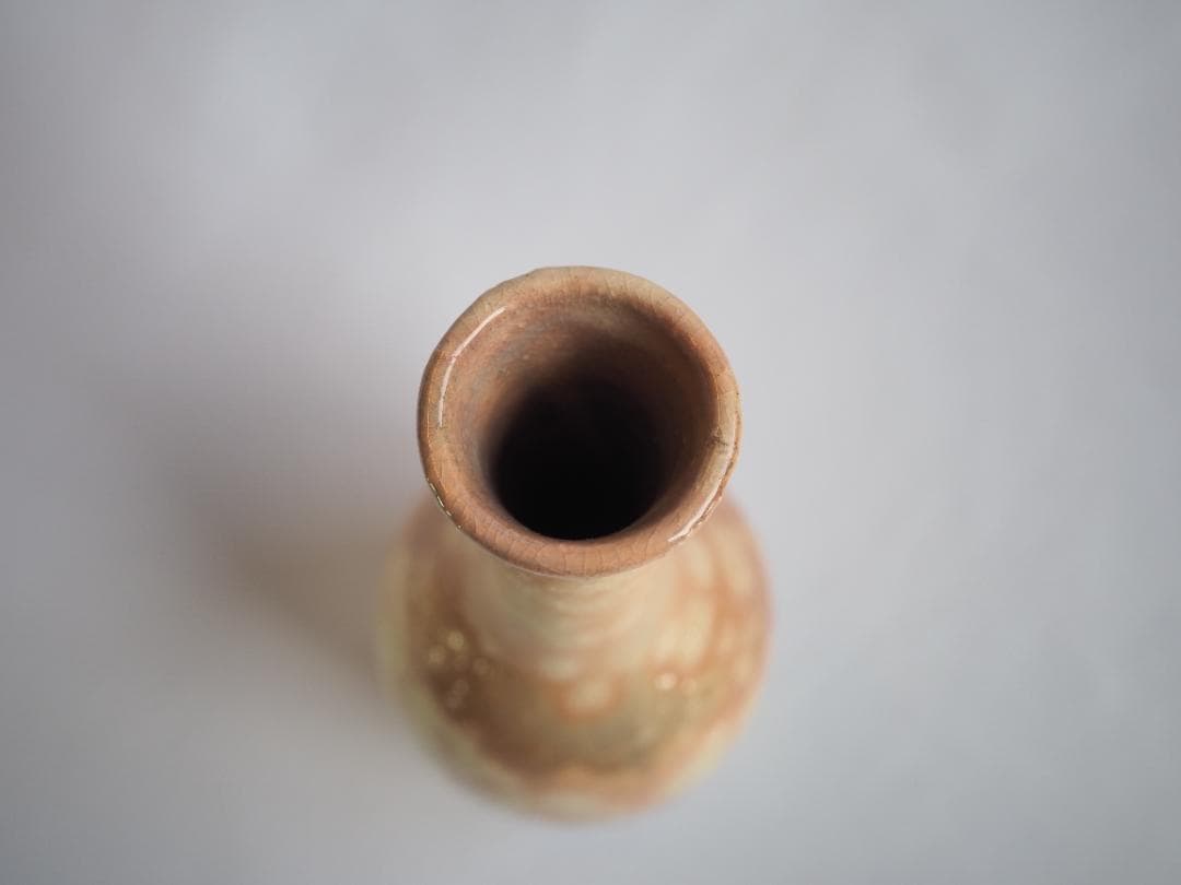 13代田原陶兵衛造『萩焼掛鶴首花入』（共箱）