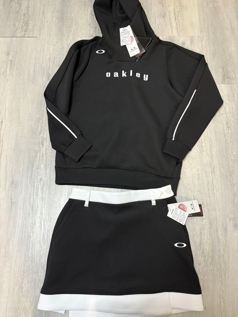 新品L、XL OAKLEY オークリーゴルフセットアップ パーカー＆スカート
