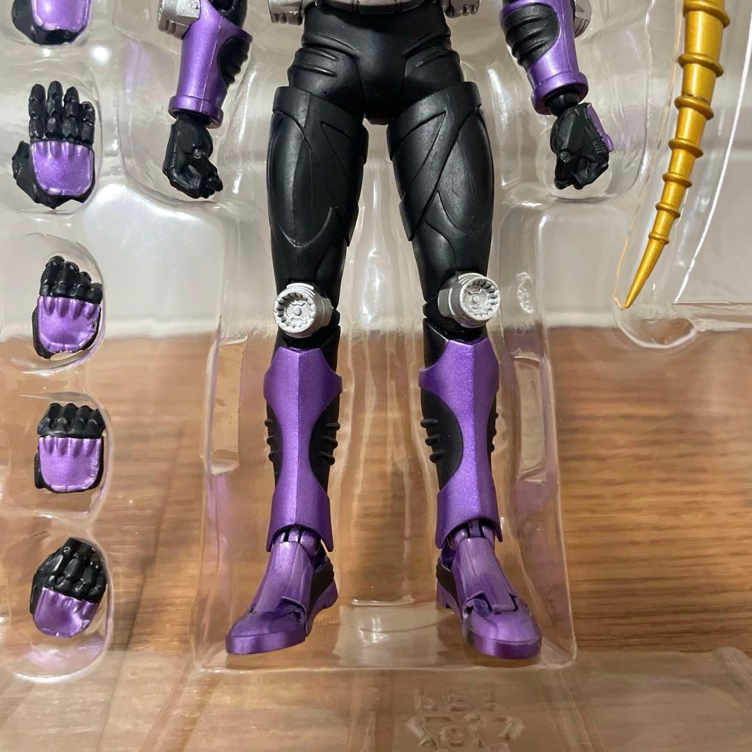 未使用品　S.H.Figuarts 仮面ライダー王蛇　フィギュア　龍騎