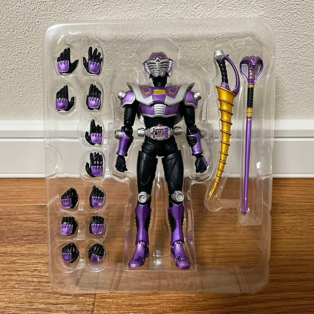 未使用品　S.H.Figuarts 仮面ライダー王蛇　フィギュア　龍騎