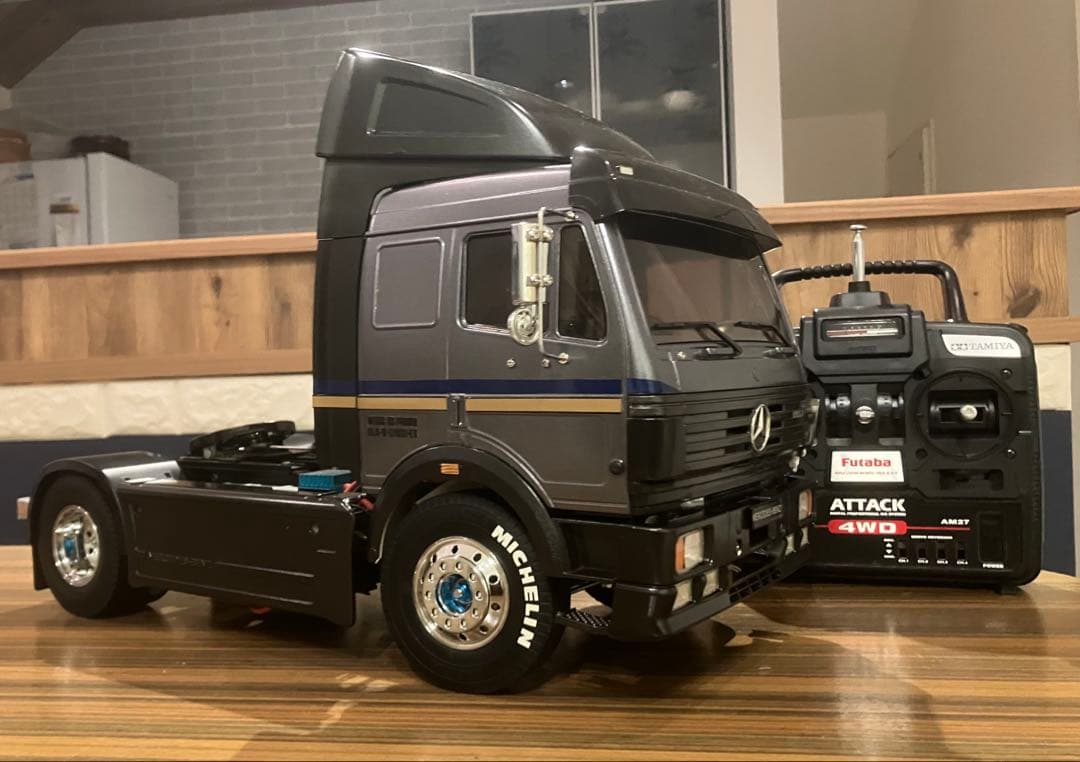 タミヤ 1/14メルセデス ベンツ トレーラーヘッド