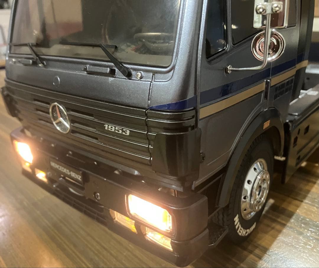 タミヤ 1/14メルセデス ベンツ トレーラーヘッド