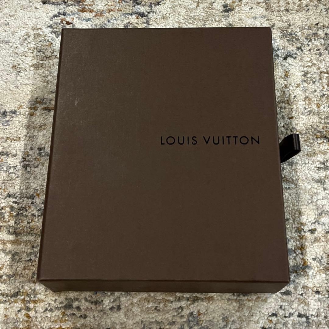 ルイヴィトン スハリ ペット 首輪 スタッズ ホワイト　ゴールド　約33cm