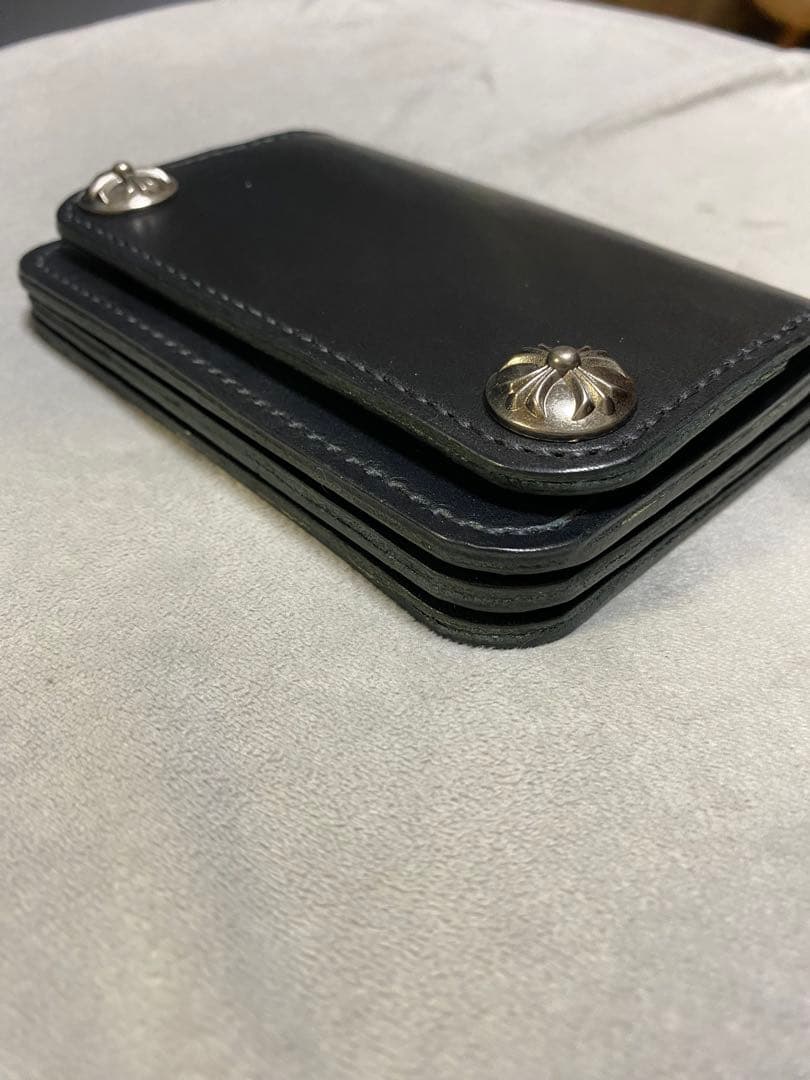 【姫路レザースムースレザー】ブラック　ミドルトラッカーウォレット　クロスコンチョ