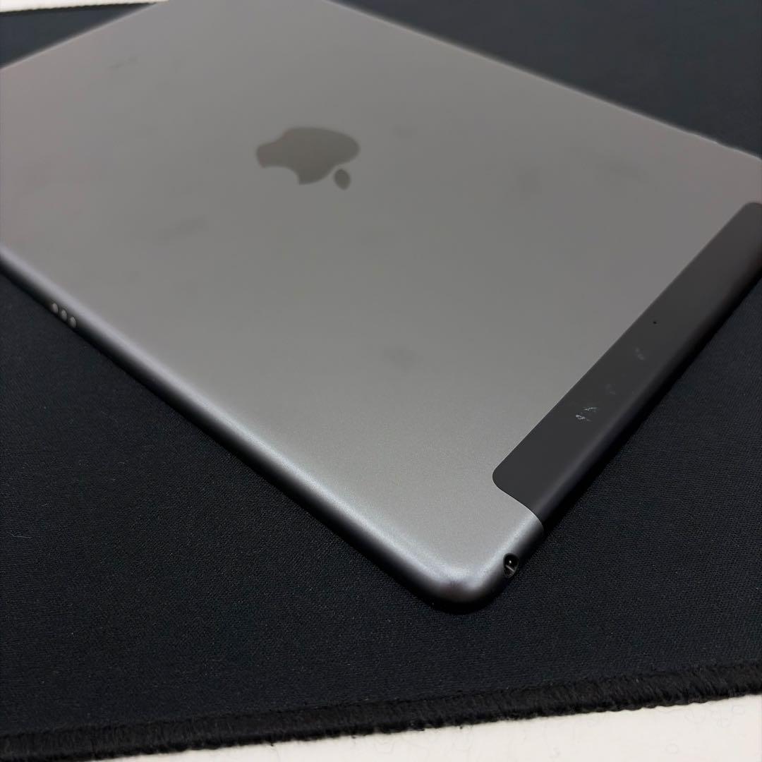 ipad 本体　8世代　32GB セルラー