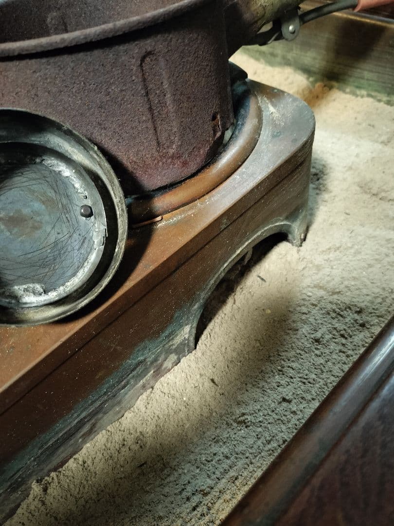 伝統的な日本の火鉢