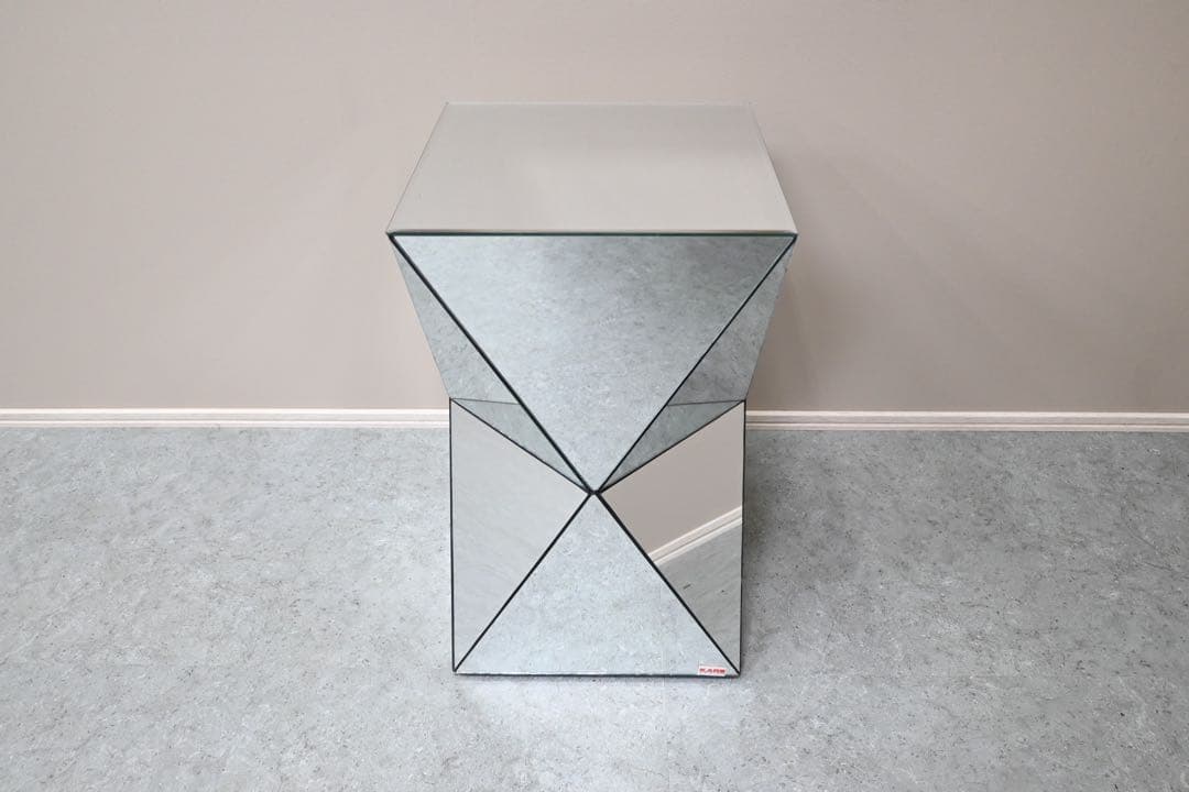 【極美品】KARE カレ ラグジュアリートライアングル32×32 サイドテーブル