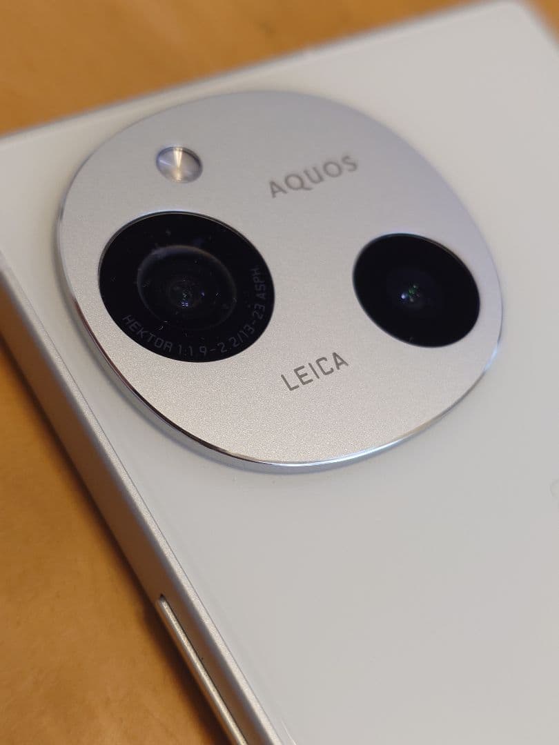 AQUOS R9 本体 SIMフリー クリアケース付