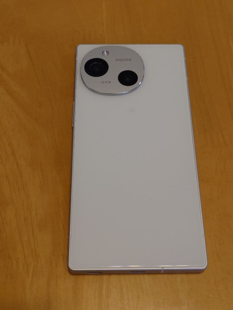 AQUOS R9 本体 SIMフリー クリアケース付